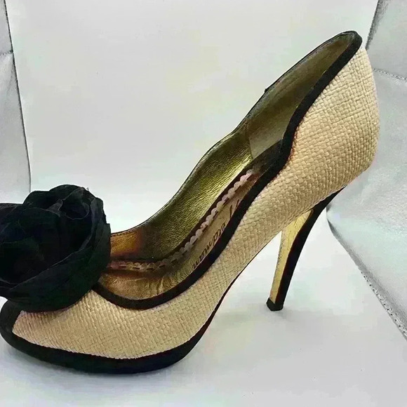 Beverly Feldman tan and black high heels - Picture 5 of 10